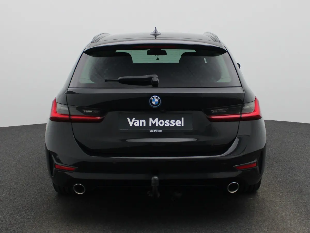 320e Executive | Automaat | Navigatie | Sfeerverlichting | Trekhaak | Camera | Lederen Bekleding |
