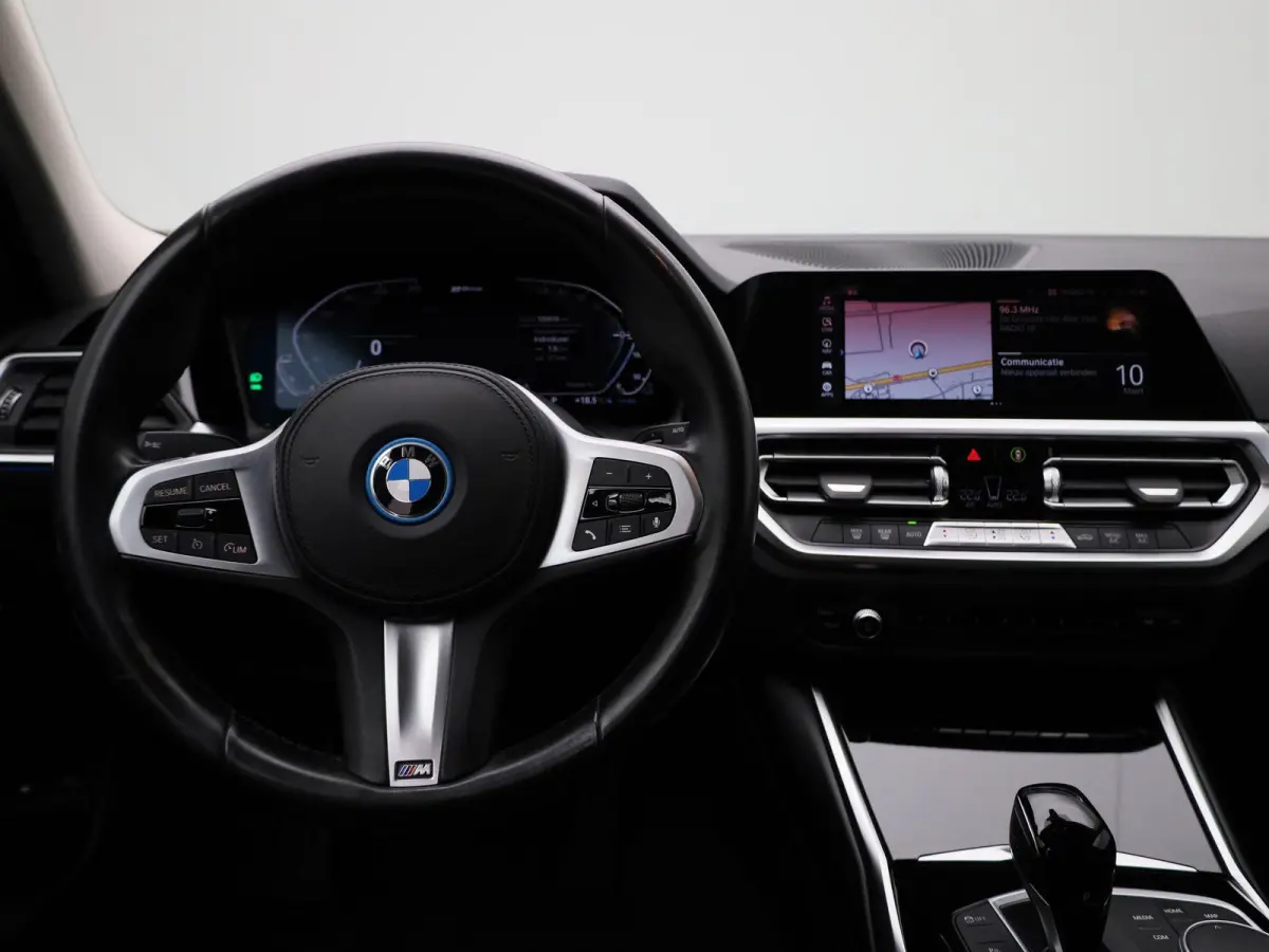 320e Executive | Automaat | Navigatie | Sfeerverlichting | Trekhaak | Camera | Lederen Bekleding |