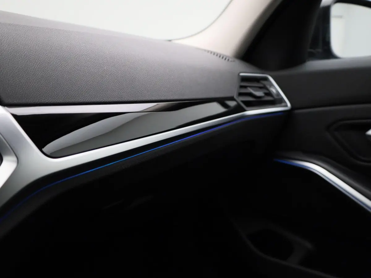 320e Executive | Automaat | Navigatie | Sfeerverlichting | Trekhaak | Camera | Lederen Bekleding |