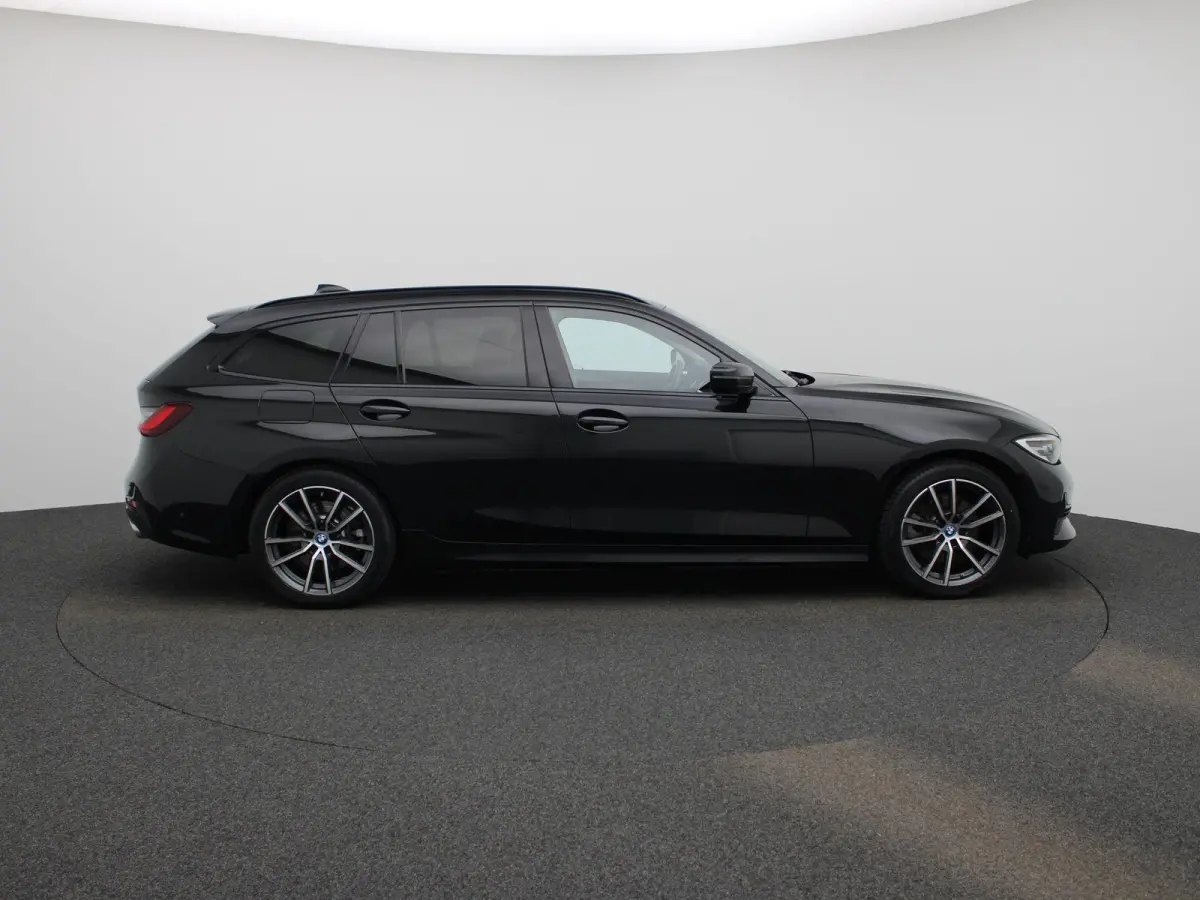 320e Executive | Automaat | Navigatie | Sfeerverlichting | Trekhaak | Camera | Lederen Bekleding |
