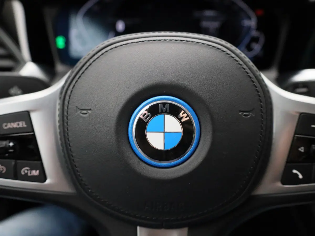 320e Executive | Automaat | Navigatie | Sfeerverlichting | Trekhaak | Camera | Lederen Bekleding |