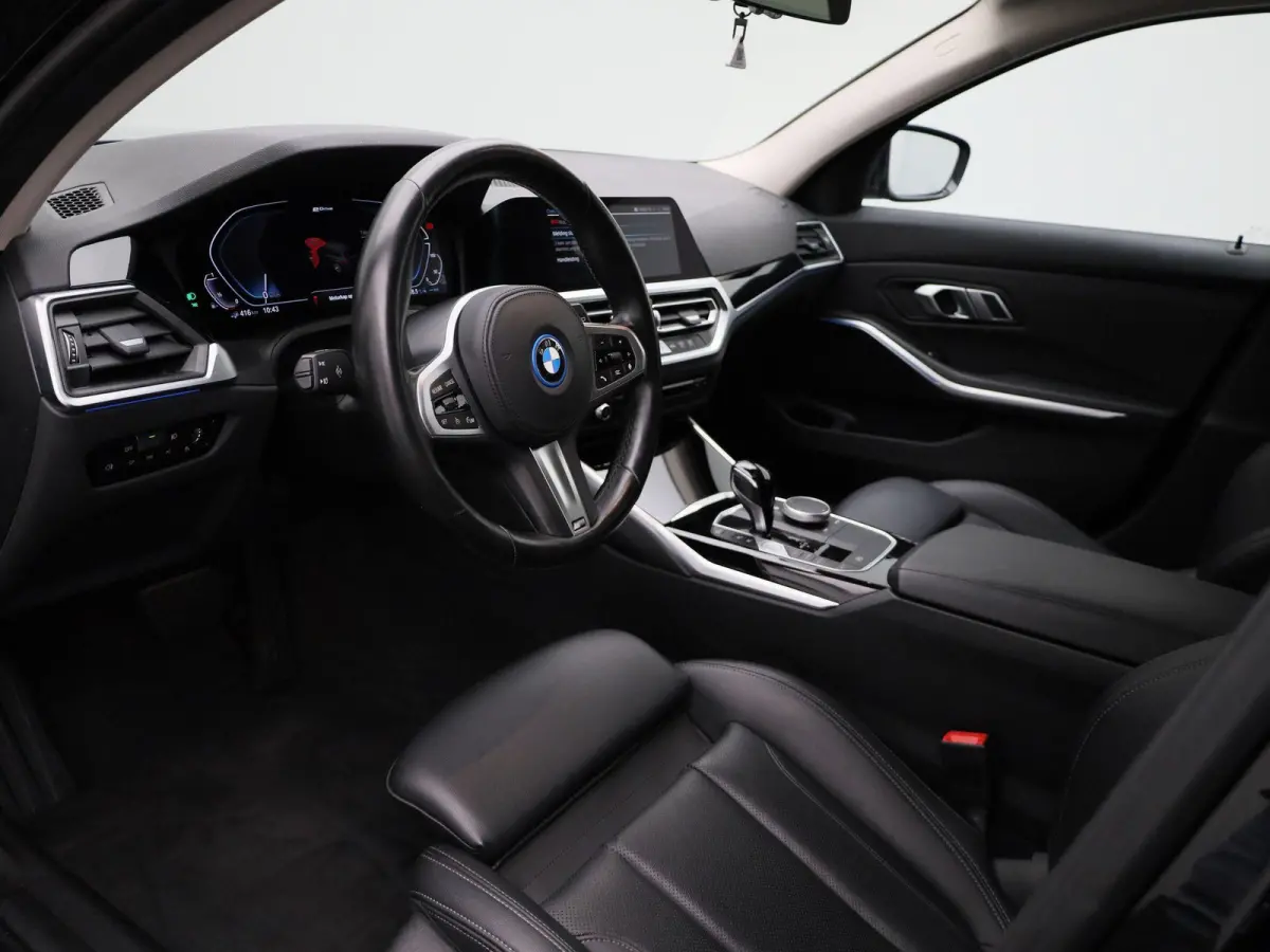 320e Executive | Automaat | Navigatie | Sfeerverlichting | Trekhaak | Camera | Lederen Bekleding |