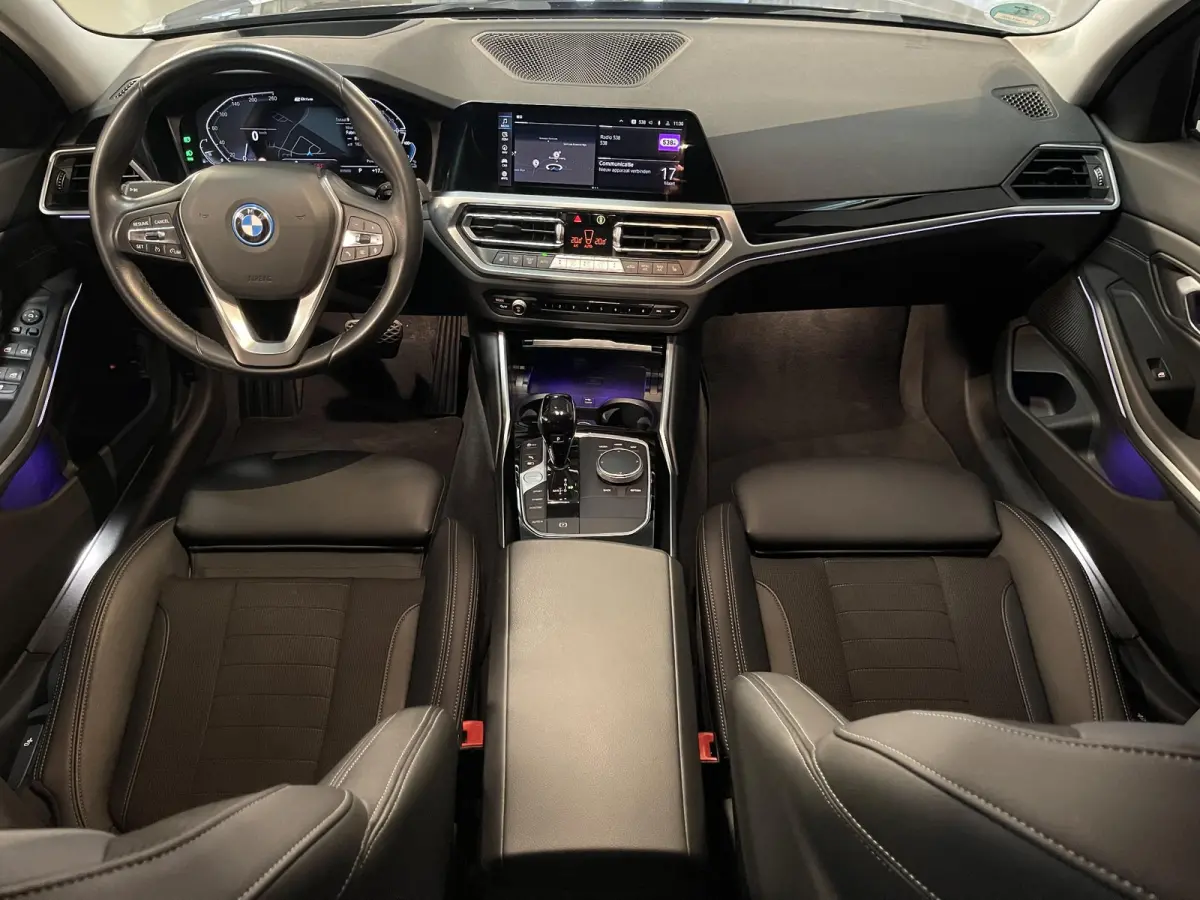 330e xDrive Business Edition Plus 18"/Trekhaak/Laser LED/Head-up/Stoelverwarming/Elektrische klep/Keyless/Apple Carplay & Android Auto