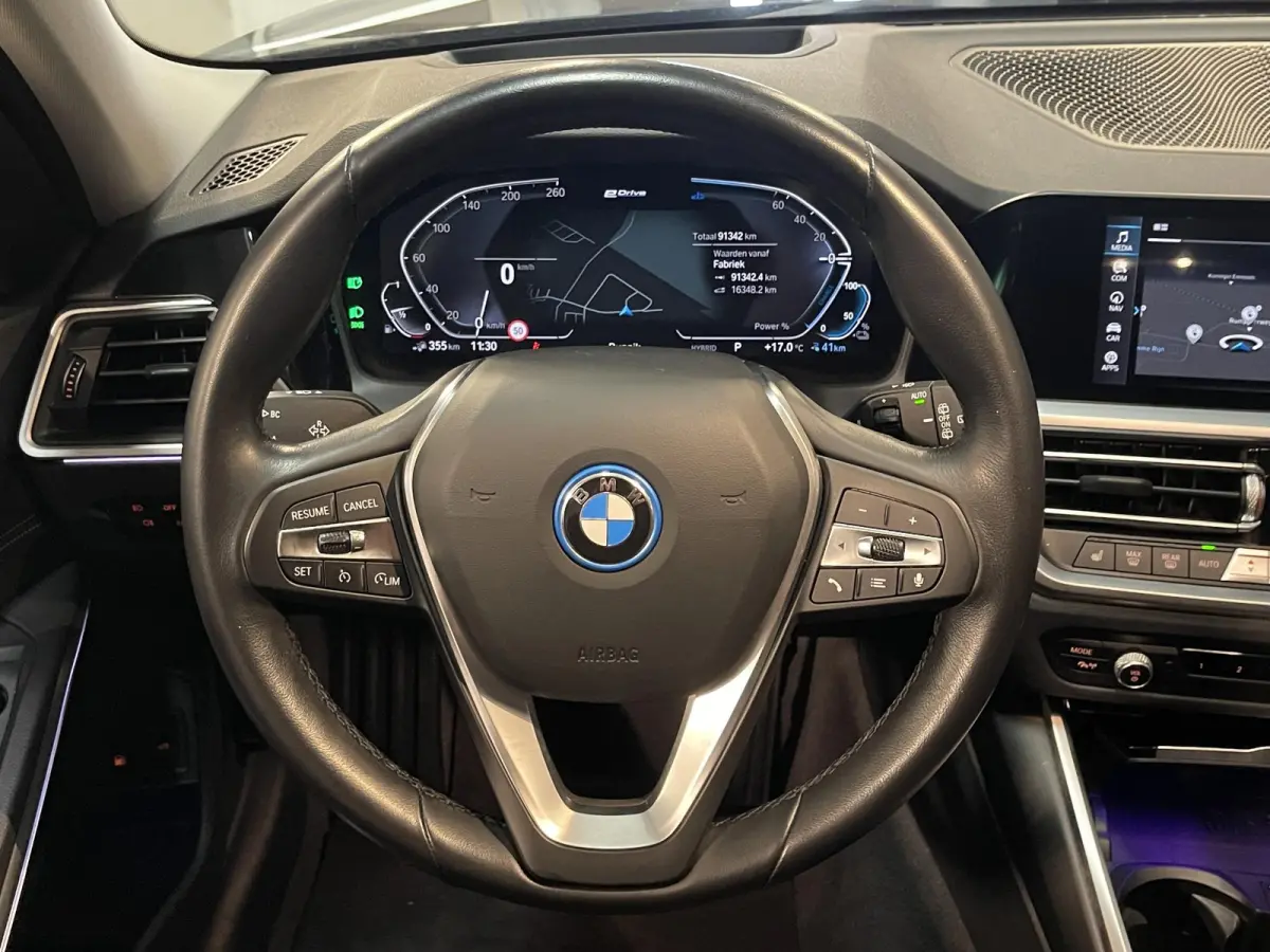 330e xDrive Business Edition Plus 18"/Trekhaak/Laser LED/Head-up/Stoelverwarming/Elektrische klep/Keyless/Apple Carplay & Android Auto