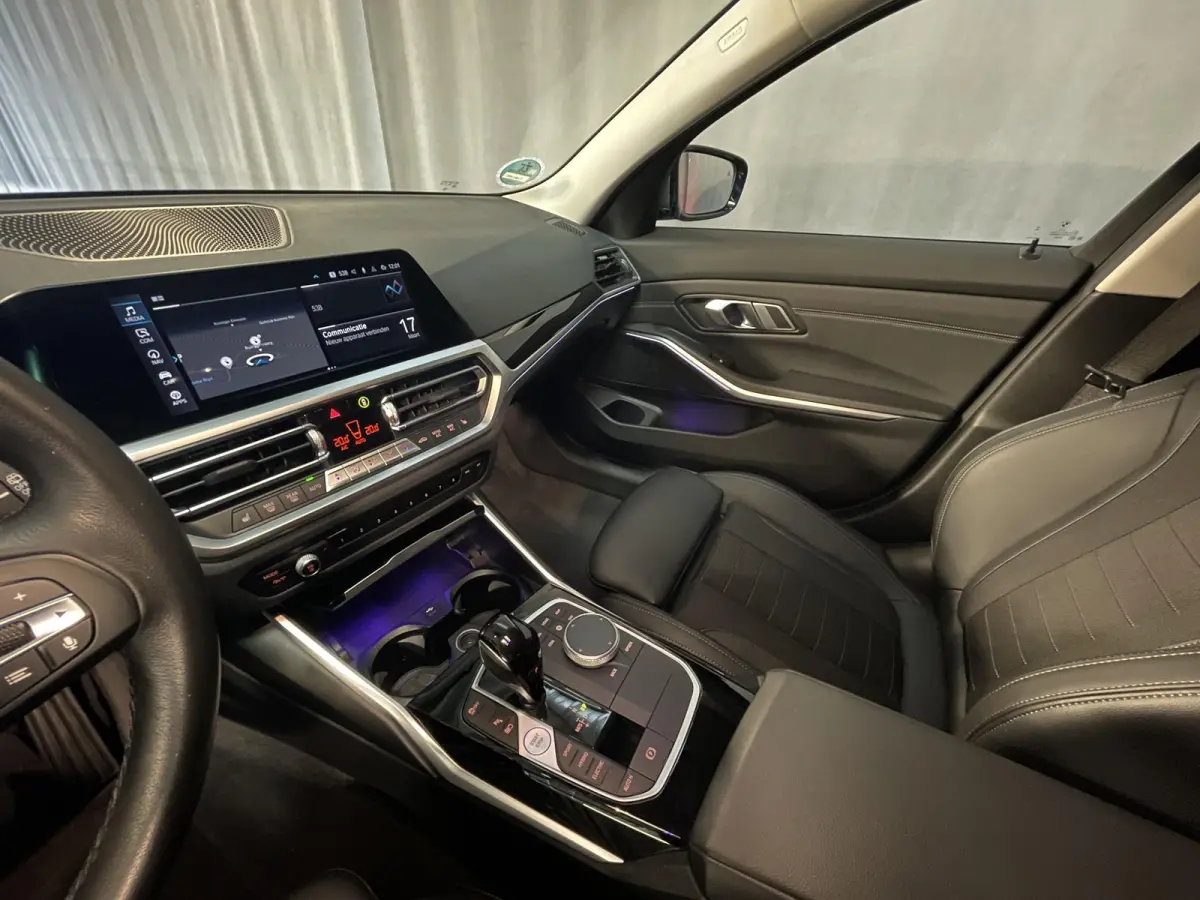 330e xDrive Business Edition Plus 18"/Trekhaak/Laser LED/Head-up/Stoelverwarming/Elektrische klep/Keyless/Apple Carplay & Android Auto