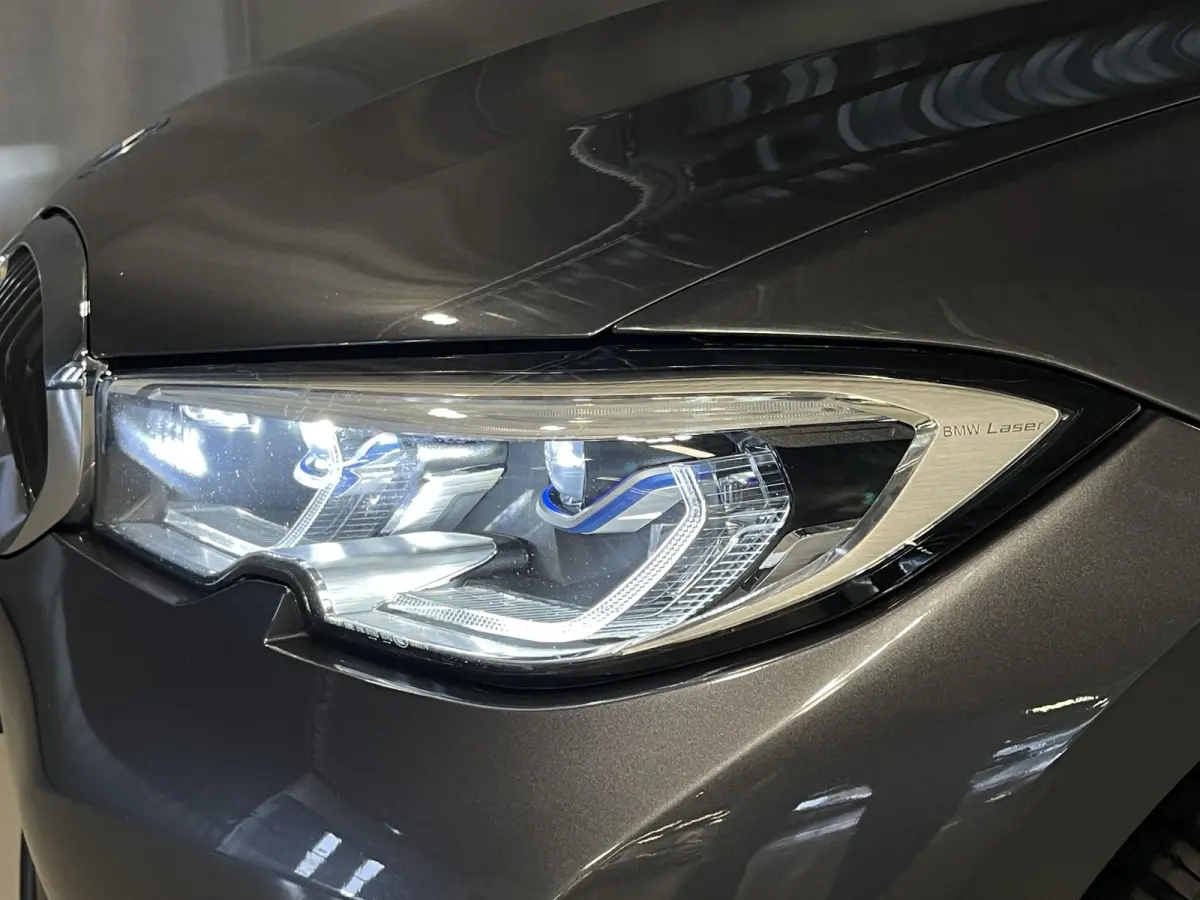 330e xDrive Business Edition Plus 18"/Trekhaak/Laser LED/Head-up/Stoelverwarming/Elektrische klep/Keyless/Apple Carplay & Android Auto
