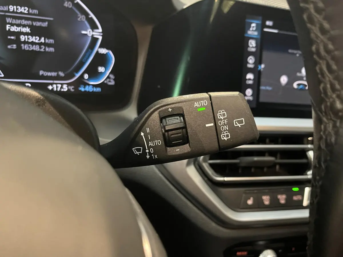 330e xDrive Business Edition Plus 18"/Trekhaak/Laser LED/Head-up/Stoelverwarming/Elektrische klep/Keyless/Apple Carplay & Android Auto