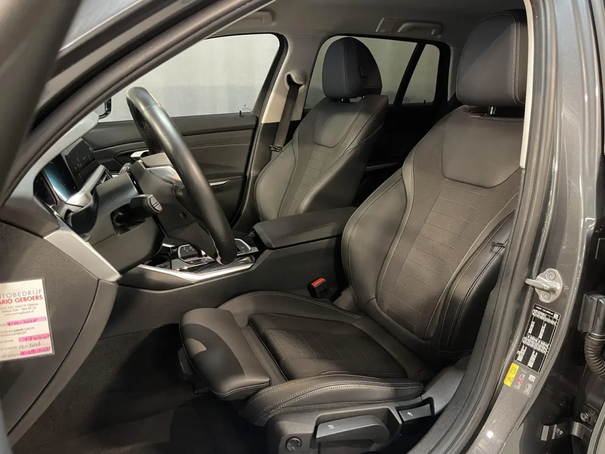 330e xDrive Business Edition Plus 18"/Trekhaak/Laser LED/Head-up/Stoelverwarming/Elektrische klep/Keyless/Apple Carplay & Android Auto