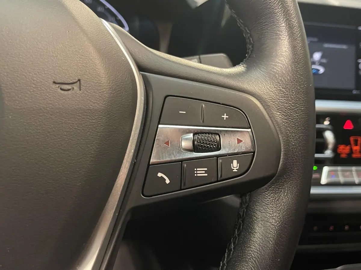 330e xDrive Business Edition Plus 18"/Trekhaak/Laser LED/Head-up/Stoelverwarming/Elektrische klep/Keyless/Apple Carplay & Android Auto