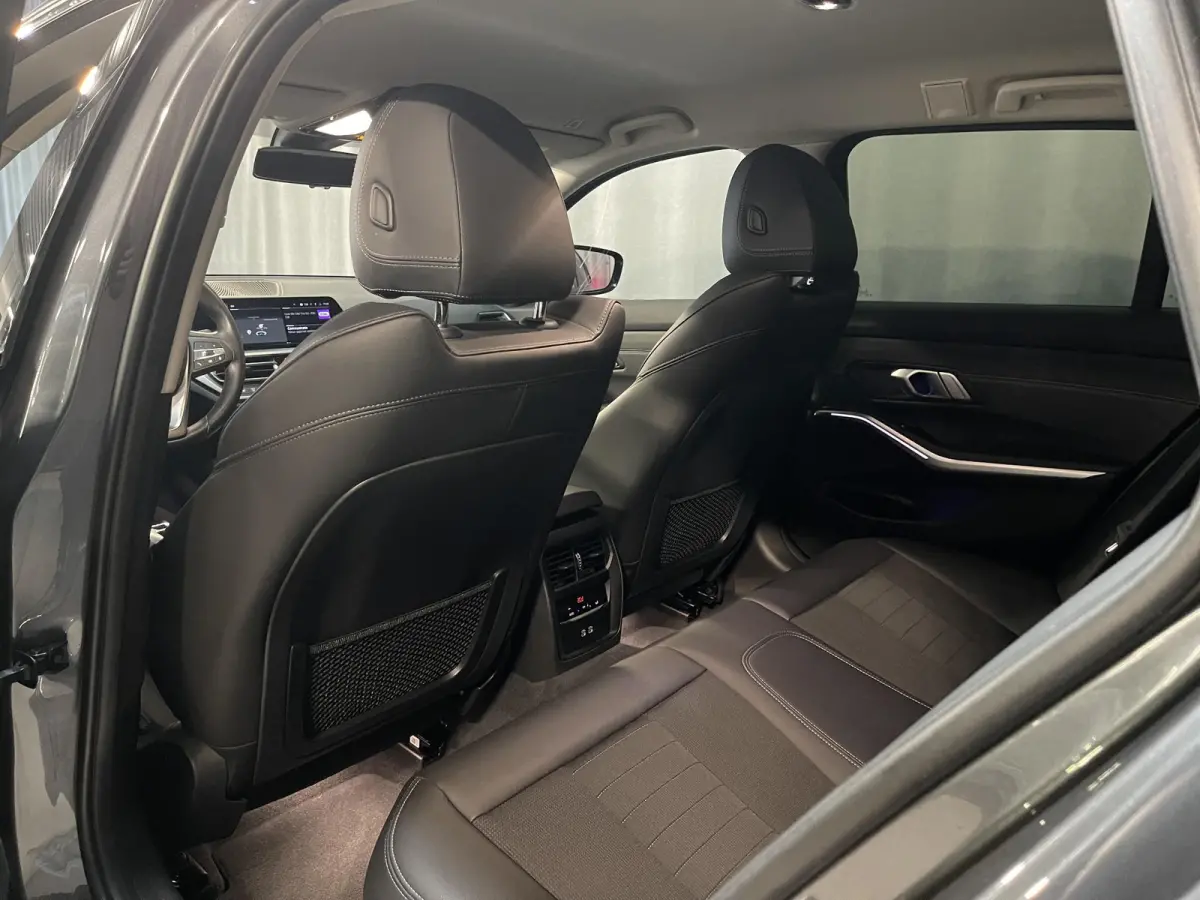 330e xDrive Business Edition Plus 18"/Trekhaak/Laser LED/Head-up/Stoelverwarming/Elektrische klep/Keyless/Apple Carplay & Android Auto