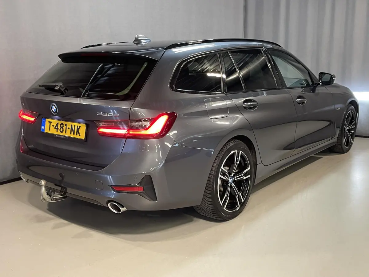 330e xDrive Business Edition Plus 18"/Trekhaak/Laser LED/Head-up/Stoelverwarming/Elektrische klep/Keyless/Apple Carplay & Android Auto