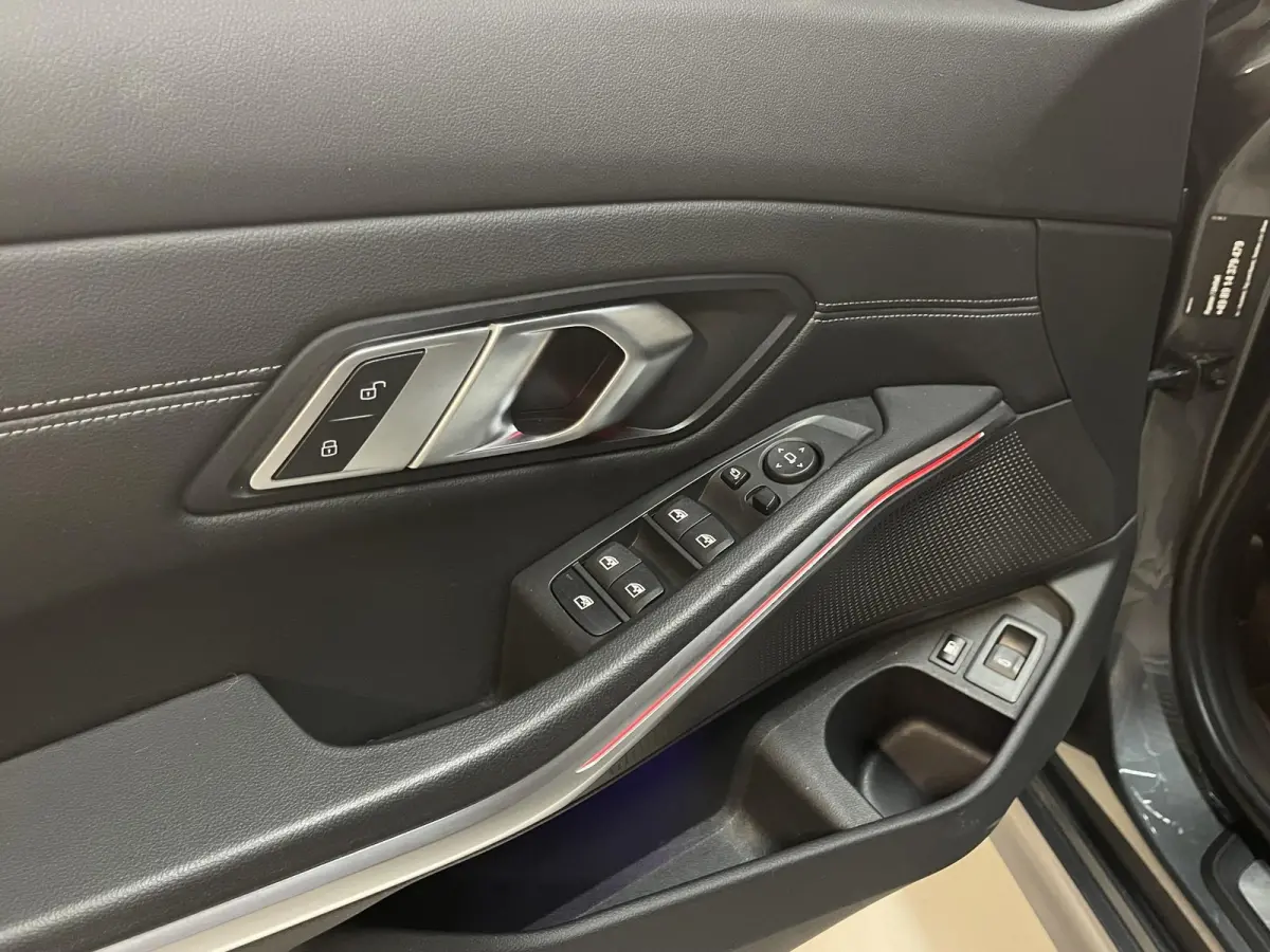 330e xDrive Business Edition Plus 18"/Trekhaak/Laser LED/Head-up/Stoelverwarming/Elektrische klep/Keyless/Apple Carplay & Android Auto