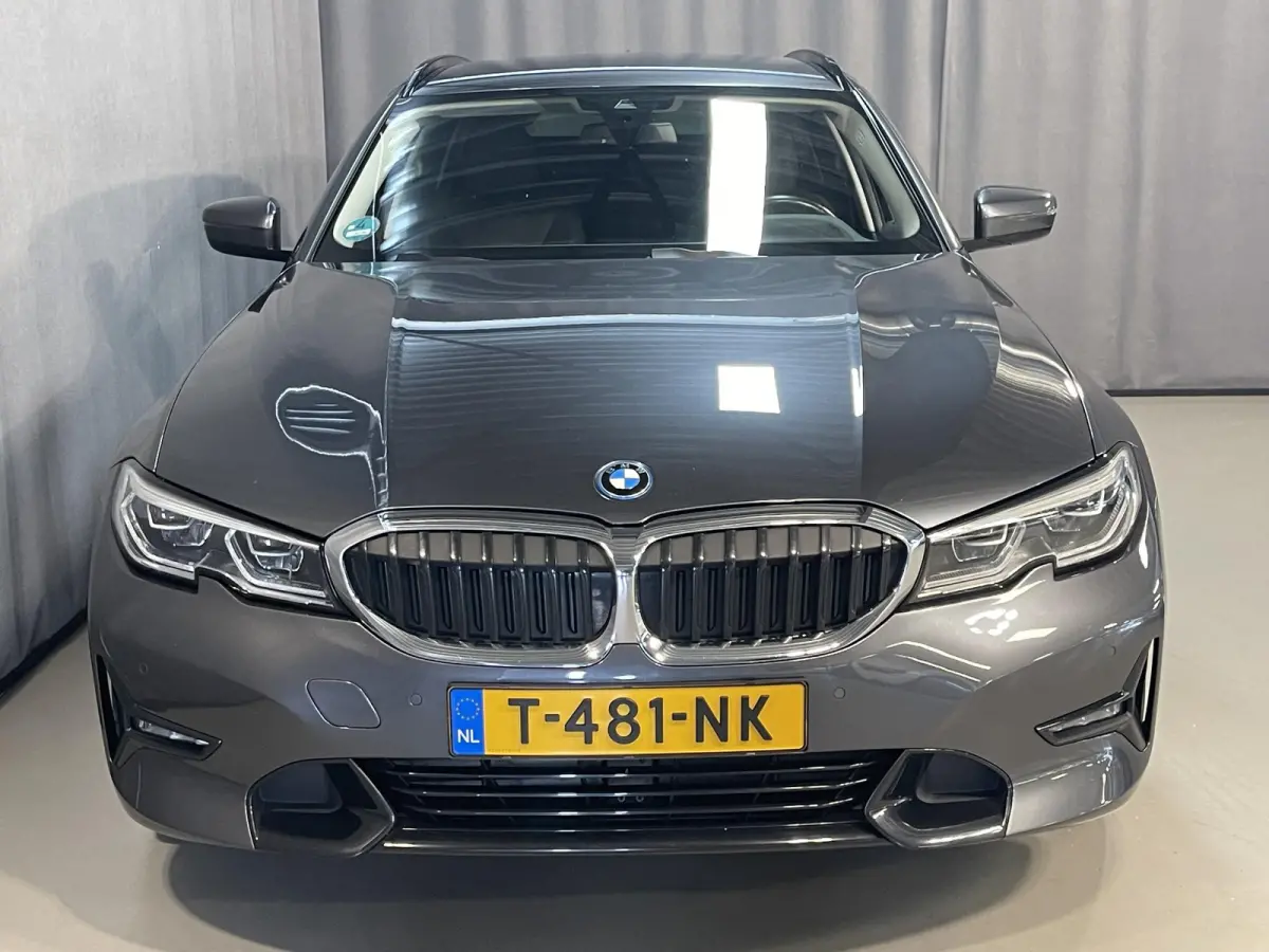330e xDrive Business Edition Plus 18"/Trekhaak/Laser LED/Head-up/Stoelverwarming/Elektrische klep/Keyless/Apple Carplay & Android Auto