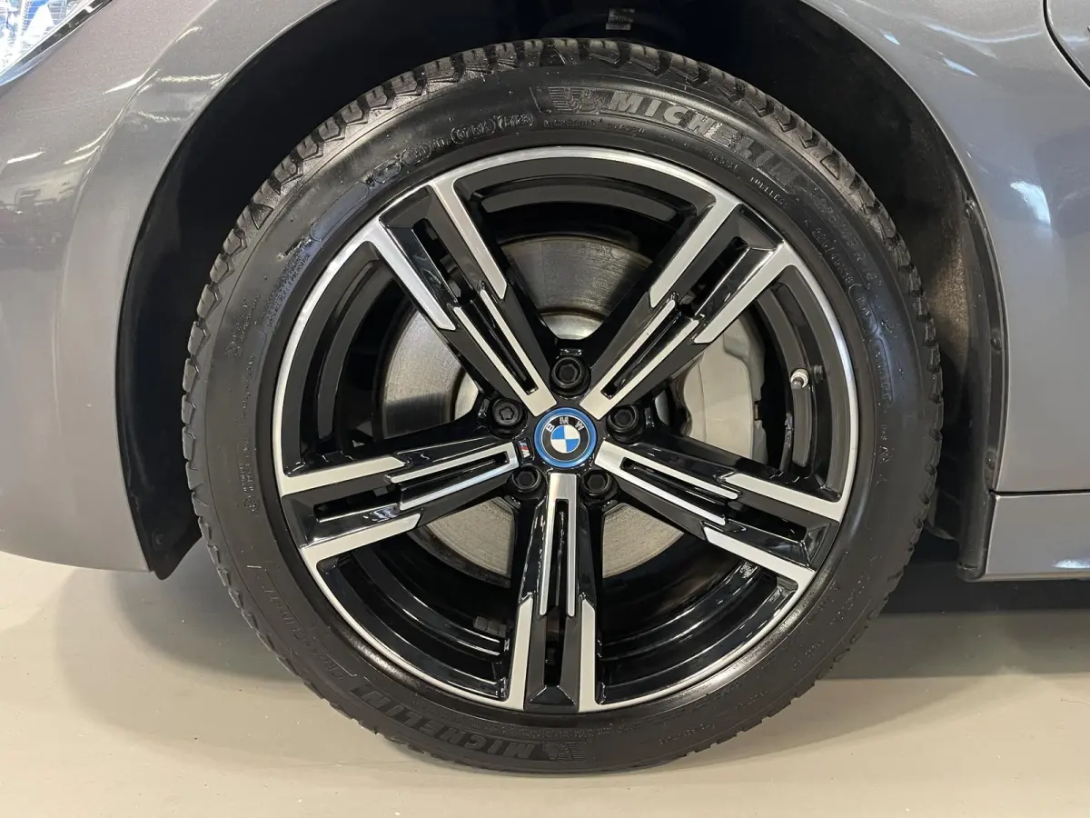 330e xDrive Business Edition Plus 18"/Trekhaak/Laser LED/Head-up/Stoelverwarming/Elektrische klep/Keyless/Apple Carplay & Android Auto