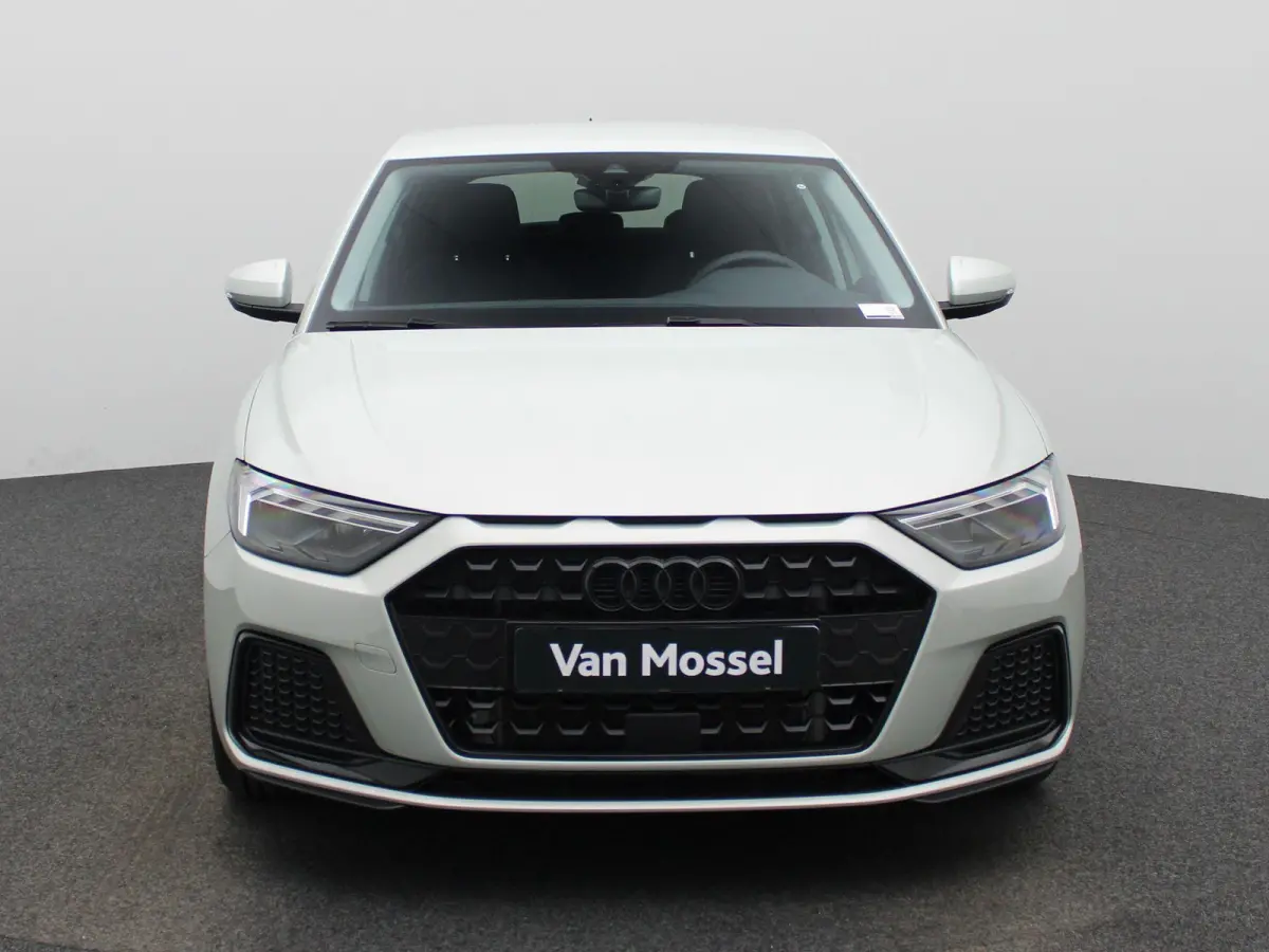30 TFSI Advanced edition 116 PK | S-line | Adaptive cruise control l Stoelverwarming l Climate control l Navigatie l Apple Carplay / Android Auto l LED-koplampen l Privacy glas l Optiekpakke