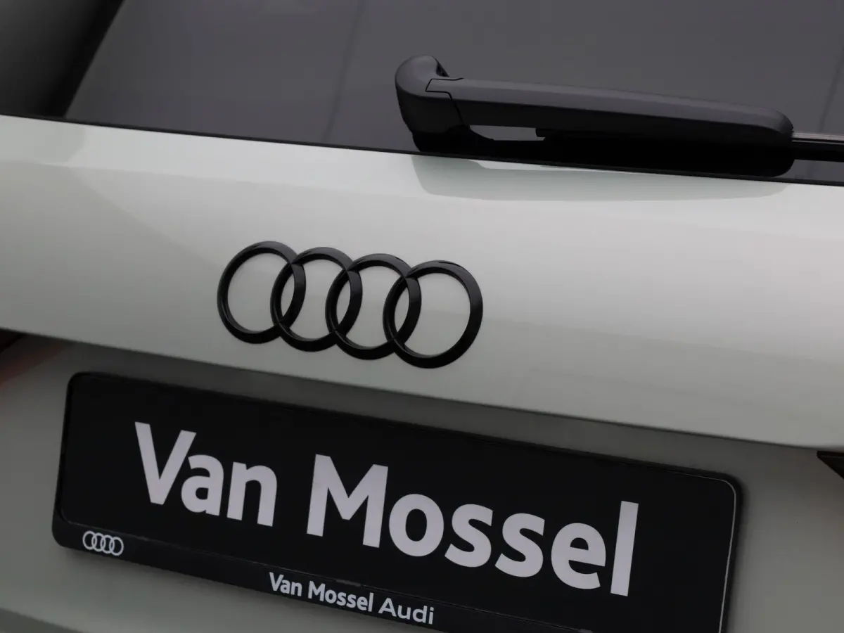 30 TFSI Advanced edition 116 PK | S-line | Adaptive cruise control l Stoelverwarming l Climate control l Navigatie l Apple Carplay / Android Auto l LED-koplampen l Privacy glas l Optiekpakke