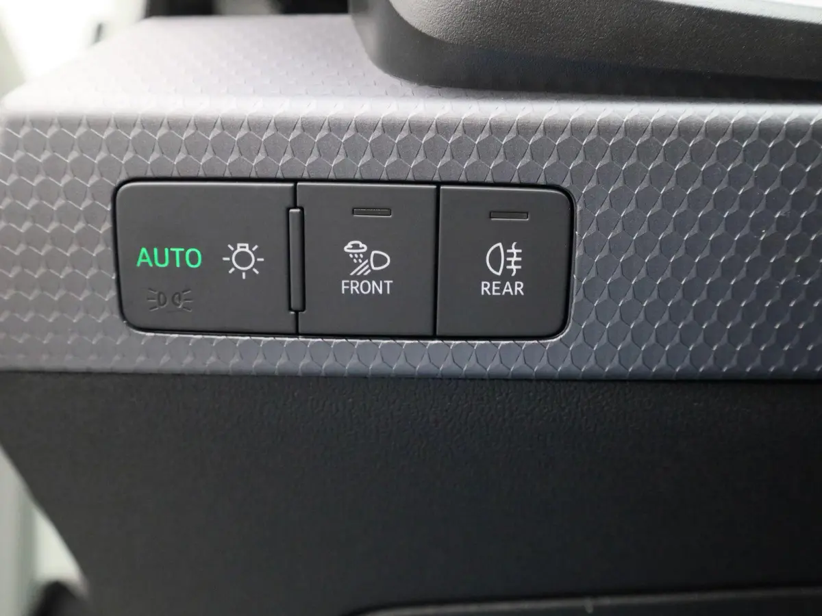 30 TFSI Advanced edition 116 PK | S-line | Adaptive cruise control l Stoelverwarming l Climate control l Navigatie l Apple Carplay / Android Auto l LED-koplampen l Privacy glas l Optiekpakke
