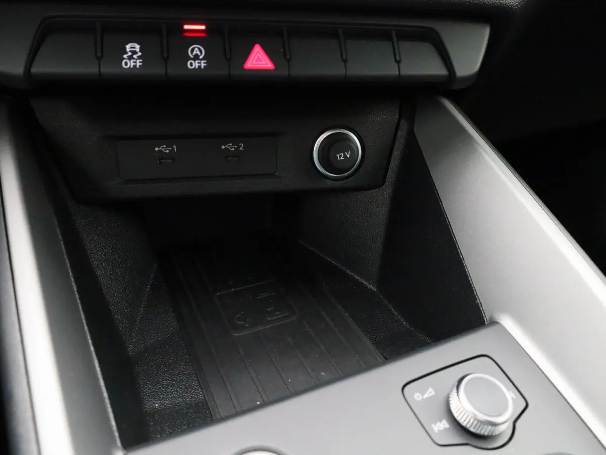 30 TFSI Advanced edition 116 PK | S-line | Adaptive cruise control l Stoelverwarming l Climate control l Navigatie l Apple Carplay / Android Auto l LED-koplampen l Privacy glas l Optiekpakke