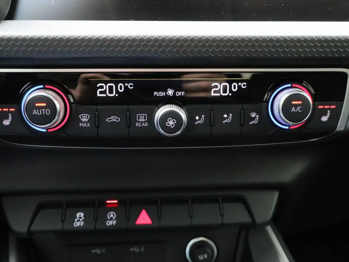 30 TFSI Advanced edition 116 PK | S-line | Adaptive cruise control l Stoelverwarming l Climate control l Navigatie l Apple Carplay / Android Auto l LED-koplampen l Privacy glas l Optiekpakke