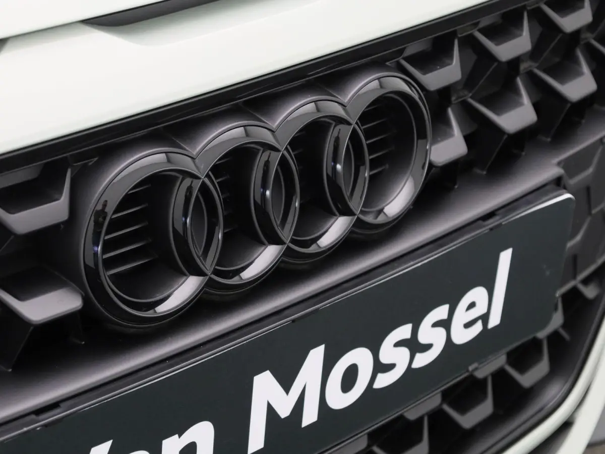 30 TFSI Advanced edition 116 PK | S-line | Adaptive cruise control l Stoelverwarming l Climate control l Navigatie l Apple Carplay / Android Auto l LED-koplampen l Privacy glas l Optiekpakke