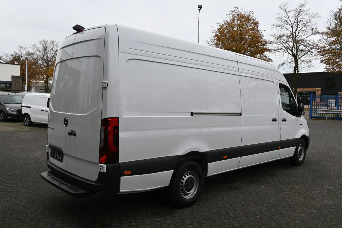 320 RWD L3H2 Pro 81kWh LED koplampen, 115 kW DC laden