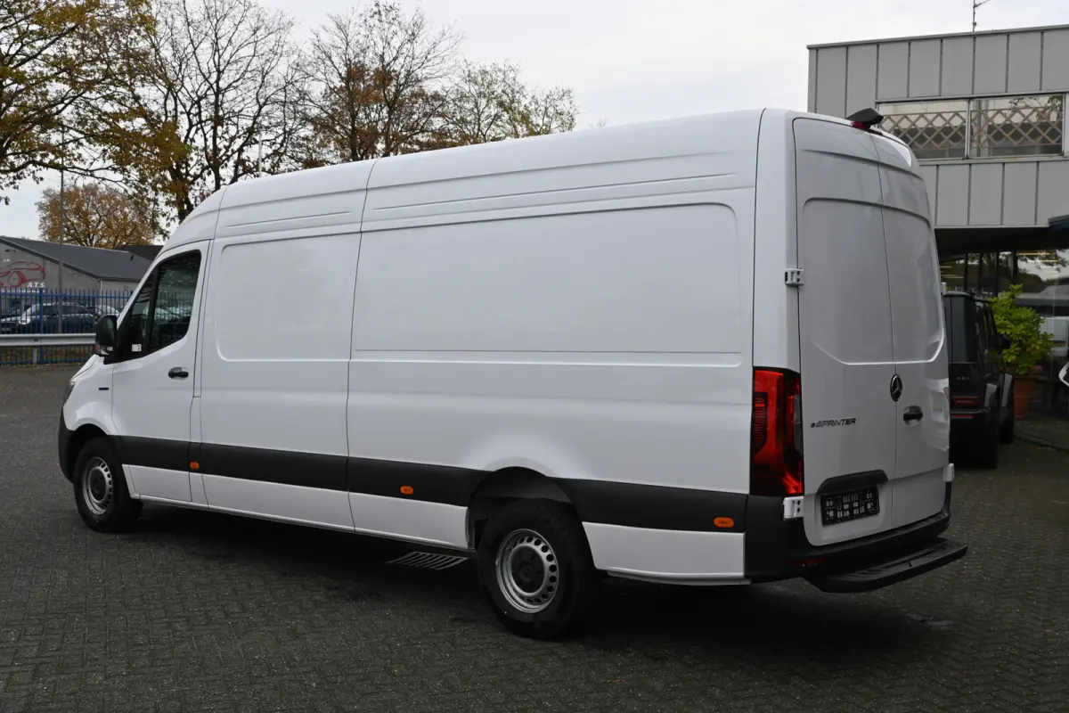 320 RWD L3H2 Pro 81kWh LED koplampen, 115 kW DC laden