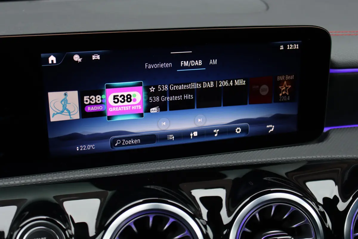 250 e AMG Line | Facelift | Distronic | Surround Camera | Verwarmd Stuurwiel | Keyless Go | Sfeerverlichting | Apple Carplay/Android Auto | Multibeam LED |