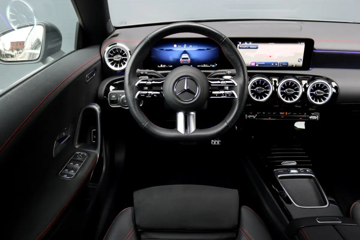 250 e AMG Line | Facelift | Distronic | Surround Camera | Verwarmd Stuurwiel | Keyless Go | Sfeerverlichting | Apple Carplay/Android Auto | Multibeam LED |