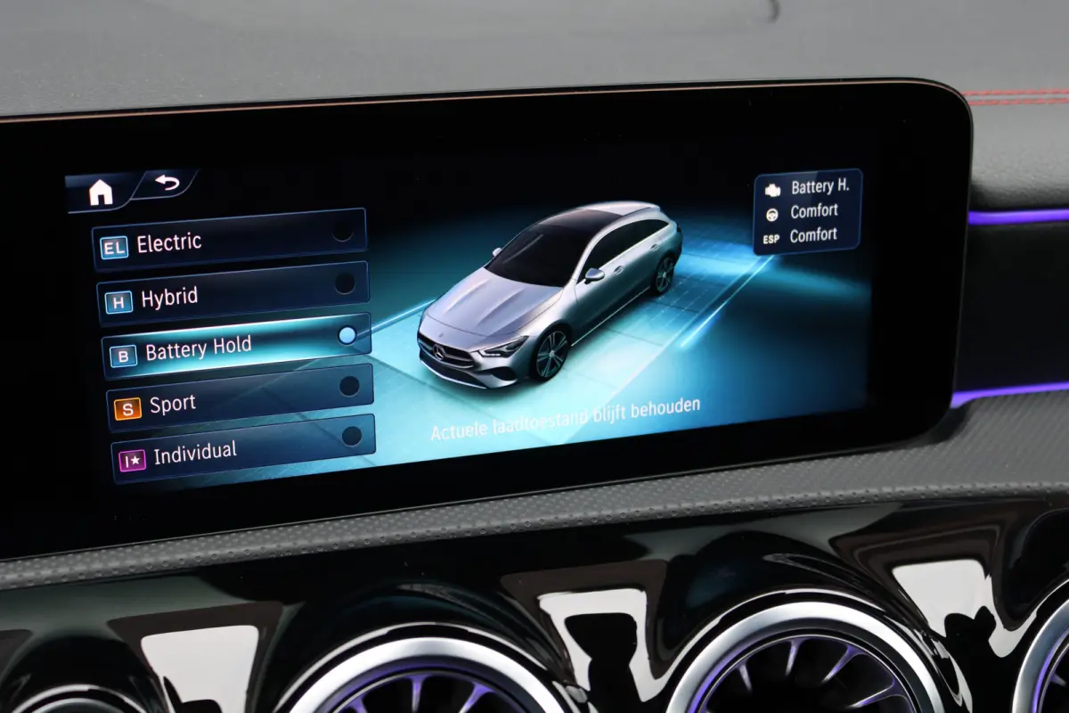 250 e AMG Line | Facelift | Distronic | Surround Camera | Verwarmd Stuurwiel | Keyless Go | Sfeerverlichting | Apple Carplay/Android Auto | Multibeam LED |