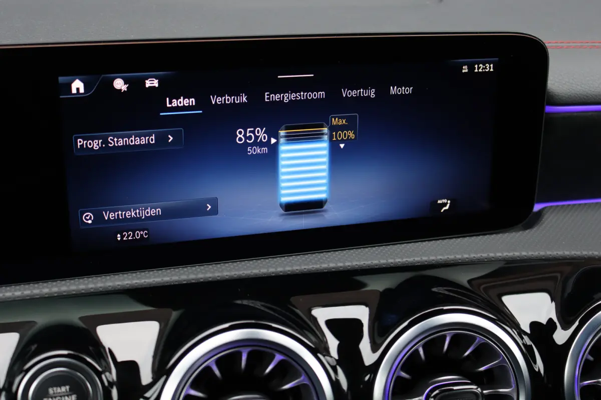 250 e AMG Line | Facelift | Distronic | Surround Camera | Verwarmd Stuurwiel | Keyless Go | Sfeerverlichting | Apple Carplay/Android Auto | Multibeam LED |