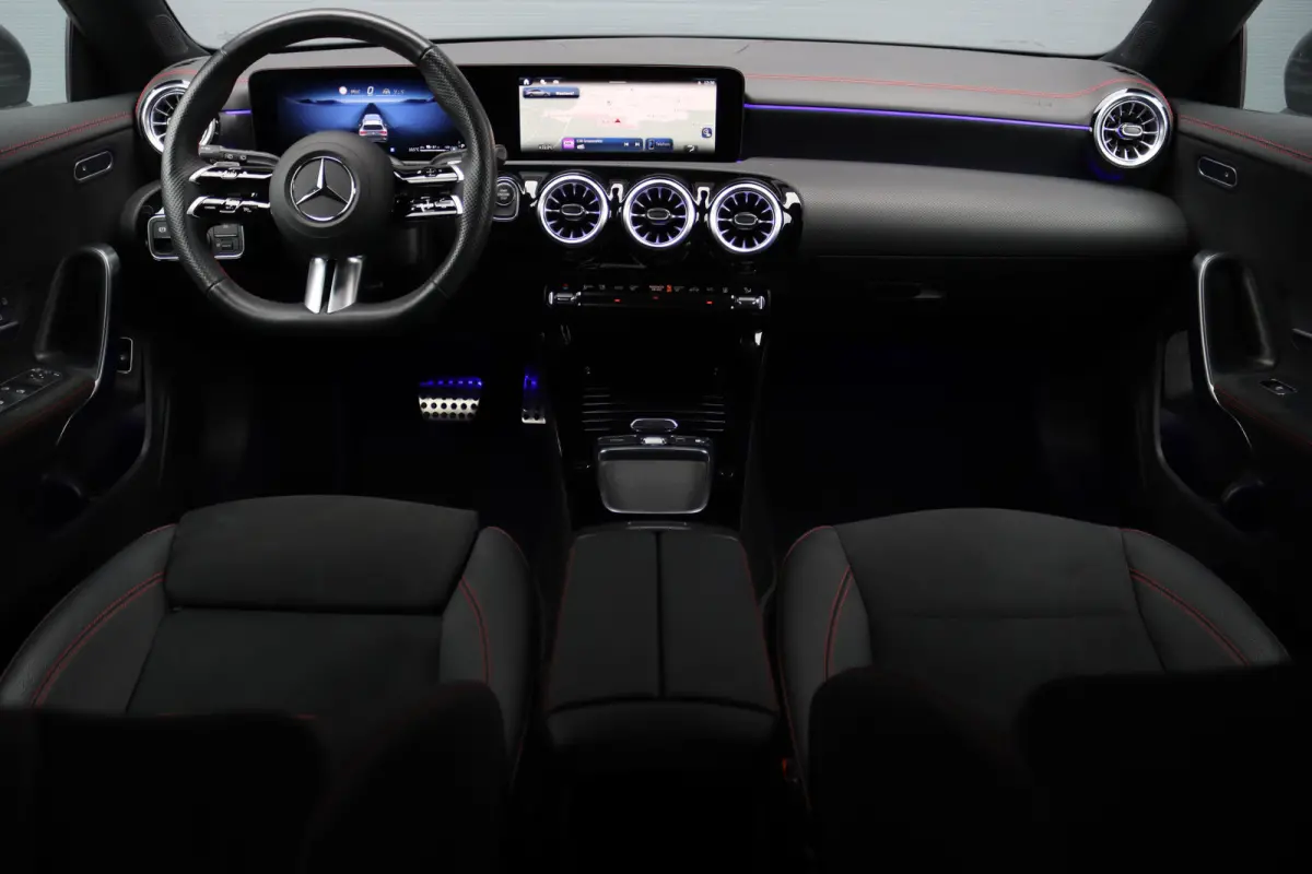 250 e AMG Line | Facelift | Distronic | Surround Camera | Verwarmd Stuurwiel | Keyless Go | Sfeerverlichting | Apple Carplay/Android Auto | Multibeam LED |