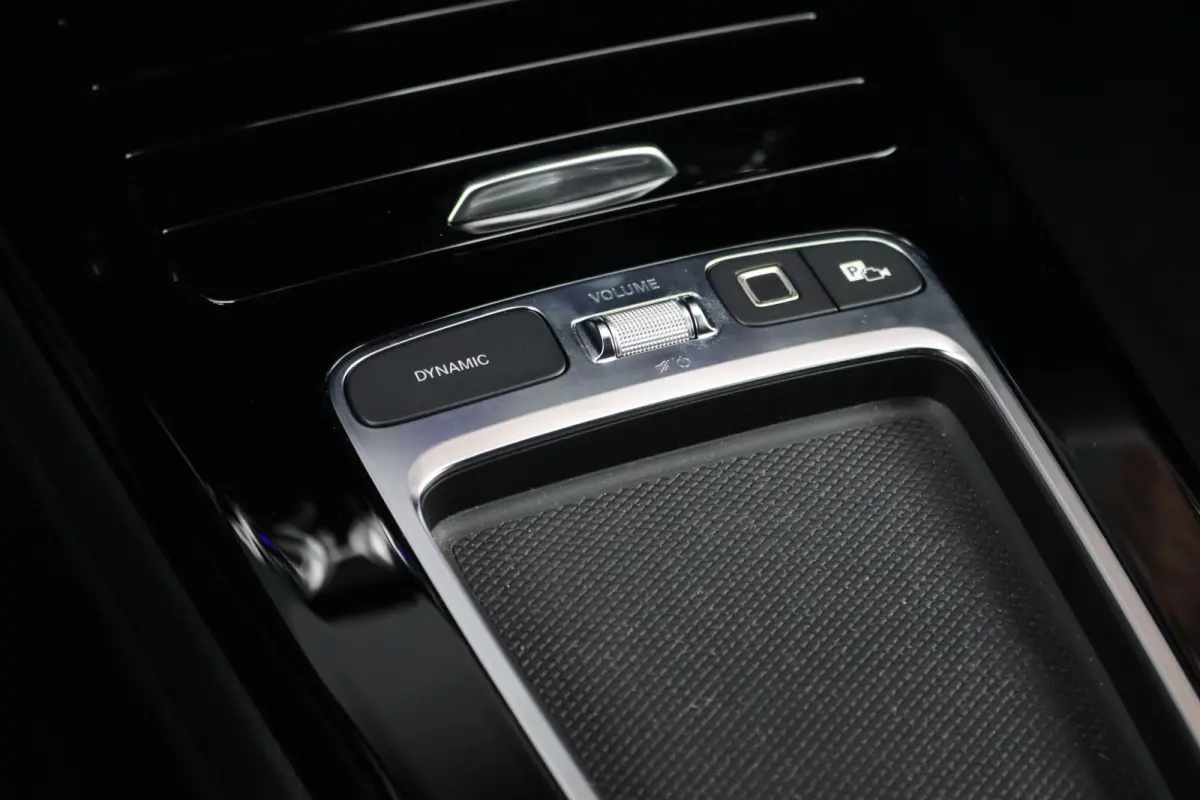 250 e AMG Line | Facelift | Distronic | Surround Camera | Verwarmd Stuurwiel | Keyless Go | Sfeerverlichting | Apple Carplay/Android Auto | Multibeam LED |