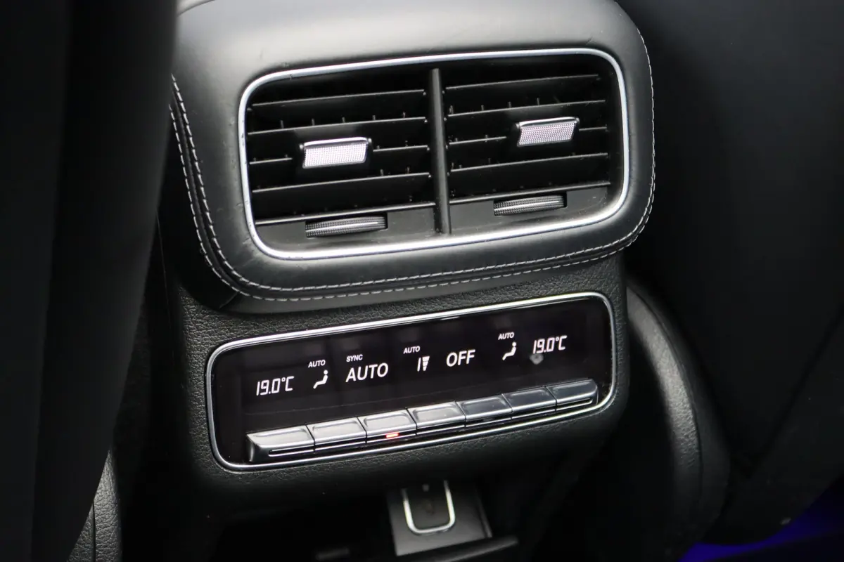 AMG 53 4MATIC+ Premium+ | Luchtvering | Distronic+ | Carbon | Burmester | Rijassistentiepakket | Schakelbare Uitlaat | HUD | Nappa Leder | Stoelverwarming V+A | Keyless Go |