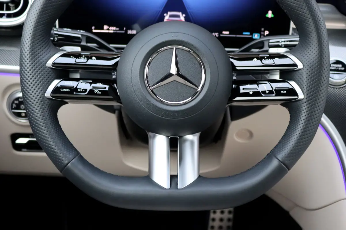 200 AMG Line | Distronic | Memory | Burmester | Panoramadak | HUD | Digital Light | Verwarmd Stuurwiel | Surround Camera | Keyless Go | Nightpakket |