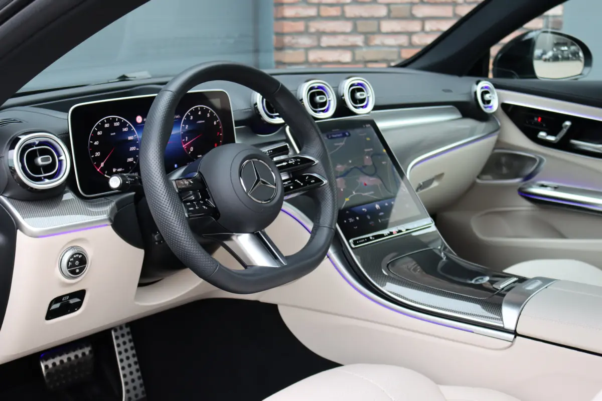 200 AMG Line | Distronic | Memory | Burmester | Panoramadak | HUD | Digital Light | Verwarmd Stuurwiel | Surround Camera | Keyless Go | Nightpakket |