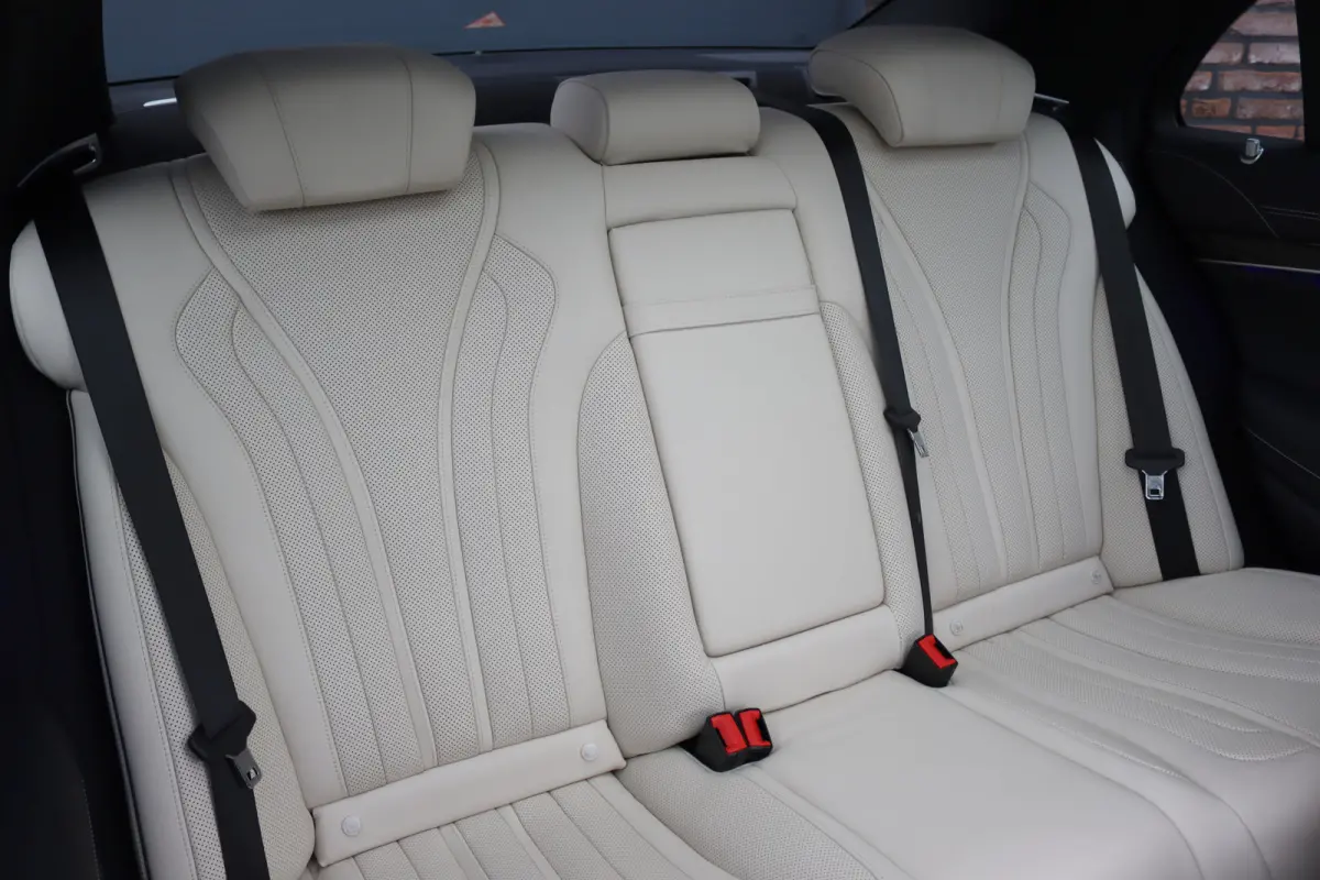 560 AMG Line Premium | V8 | Active Body Control | Distronic+ | HUD | Panoramadak | Burmester | Nachtzicht | Intelligent Light System | Soft-Close | Keyless Go | Camera | Nappa Leder |