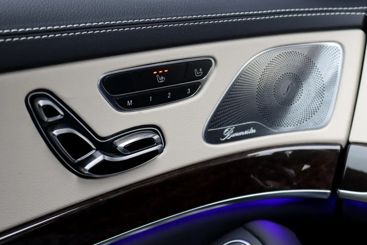 560 AMG Line Premium | V8 | Active Body Control | Distronic+ | HUD | Panoramadak | Burmester | Nachtzicht | Intelligent Light System | Soft-Close | Keyless Go | Camera | Nappa Leder |