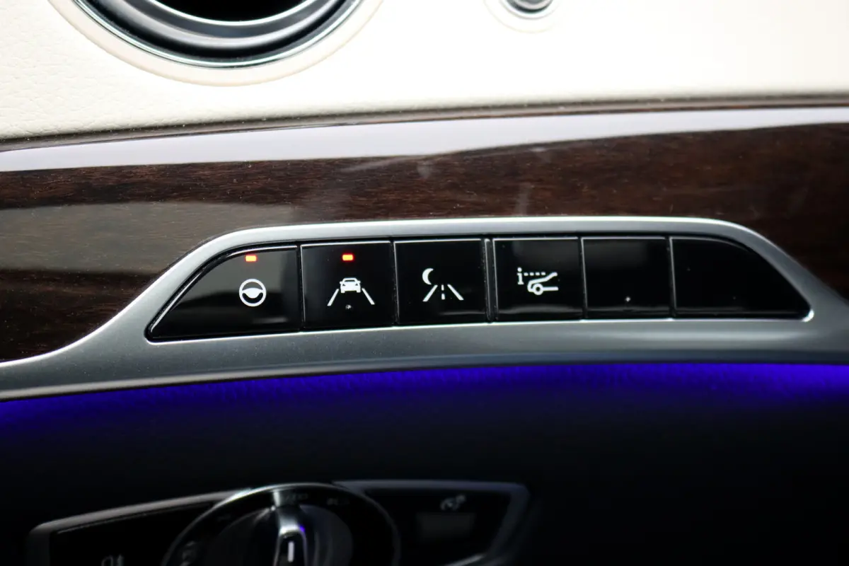 560 AMG Line Premium | V8 | Active Body Control | Distronic+ | HUD | Panoramadak | Burmester | Nachtzicht | Intelligent Light System | Soft-Close | Keyless Go | Camera | Nappa Leder |
