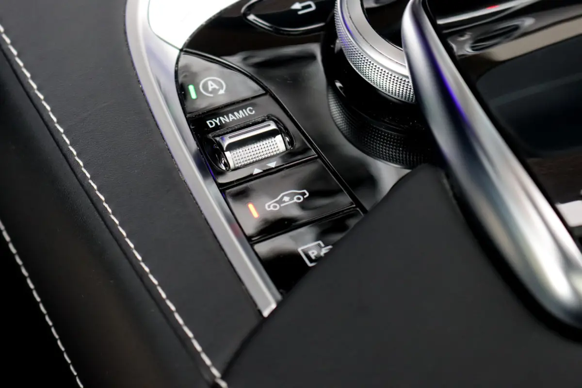 560 AMG Line Premium | V8 | Active Body Control | Distronic+ | HUD | Panoramadak | Burmester | Nachtzicht | Intelligent Light System | Soft-Close | Keyless Go | Camera | Nappa Leder |