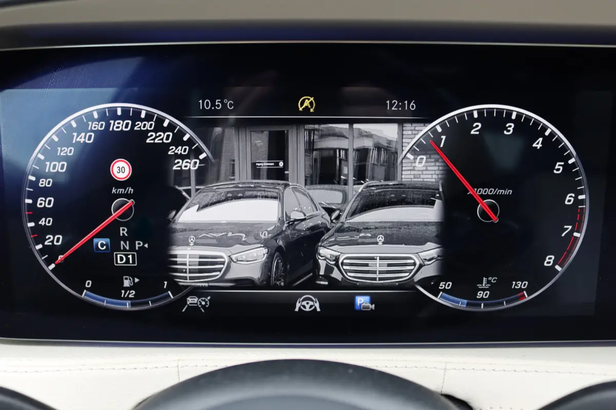 560 AMG Line Premium | V8 | Active Body Control | Distronic+ | HUD | Panoramadak | Burmester | Nachtzicht | Intelligent Light System | Soft-Close | Keyless Go | Camera | Nappa Leder |