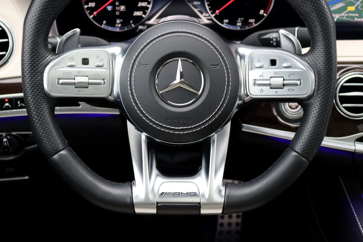 560 AMG Line Premium | V8 | Active Body Control | Distronic+ | HUD | Panoramadak | Burmester | Nachtzicht | Intelligent Light System | Soft-Close | Keyless Go | Camera | Nappa Leder |