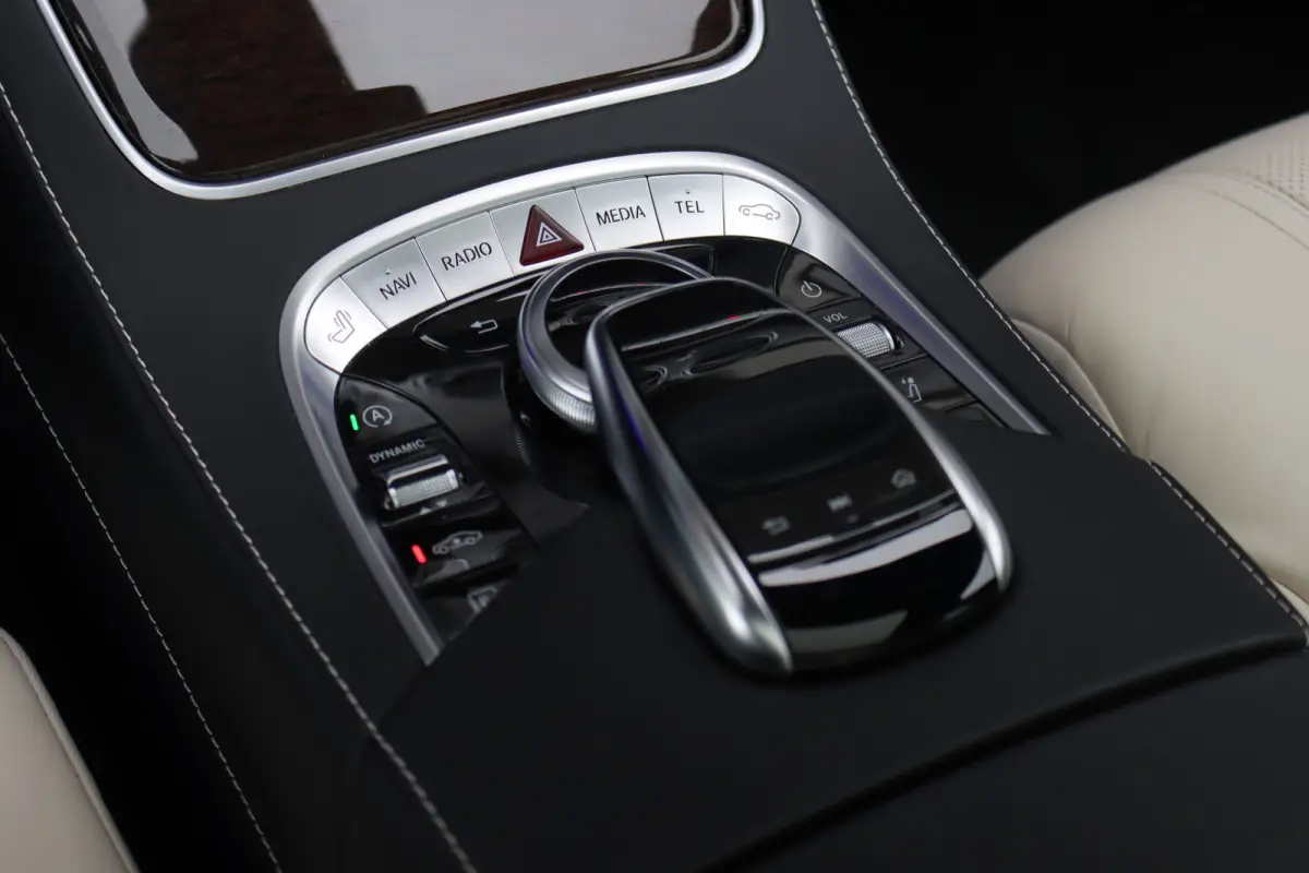 560 AMG Line Premium | V8 | Active Body Control | Distronic+ | HUD | Panoramadak | Burmester | Nachtzicht | Intelligent Light System | Soft-Close | Keyless Go | Camera | Nappa Leder |