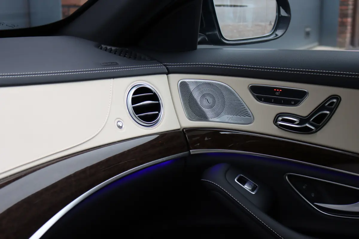 560 AMG Line Premium | V8 | Active Body Control | Distronic+ | HUD | Panoramadak | Burmester | Nachtzicht | Intelligent Light System | Soft-Close | Keyless Go | Camera | Nappa Leder |