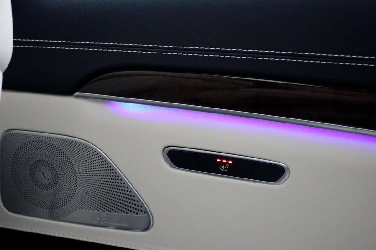 560 AMG Line Premium | V8 | Active Body Control | Distronic+ | HUD | Panoramadak | Burmester | Nachtzicht | Intelligent Light System | Soft-Close | Keyless Go | Camera | Nappa Leder |