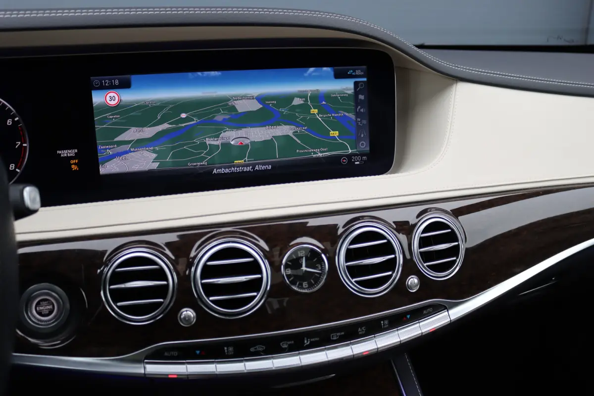 560 AMG Line Premium | V8 | Active Body Control | Distronic+ | HUD | Panoramadak | Burmester | Nachtzicht | Intelligent Light System | Soft-Close | Keyless Go | Camera | Nappa Leder |