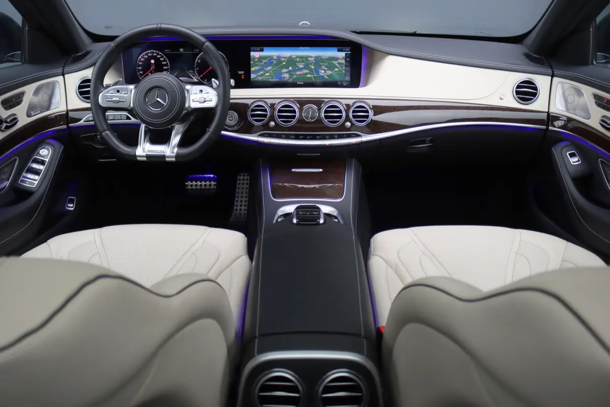 560 AMG Line Premium | V8 | Active Body Control | Distronic+ | HUD | Panoramadak | Burmester | Nachtzicht | Intelligent Light System | Soft-Close | Keyless Go | Camera | Nappa Leder |