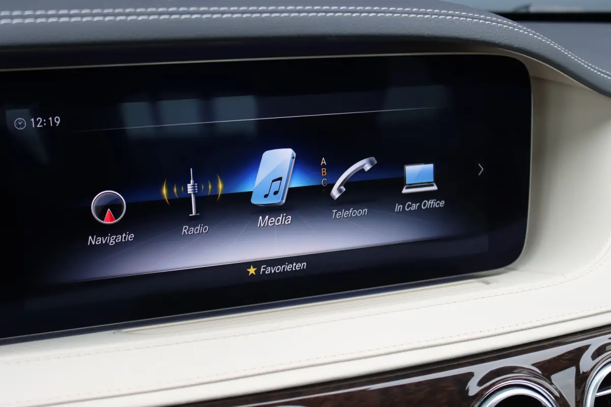 560 AMG Line Premium | V8 | Active Body Control | Distronic+ | HUD | Panoramadak | Burmester | Nachtzicht | Intelligent Light System | Soft-Close | Keyless Go | Camera | Nappa Leder |