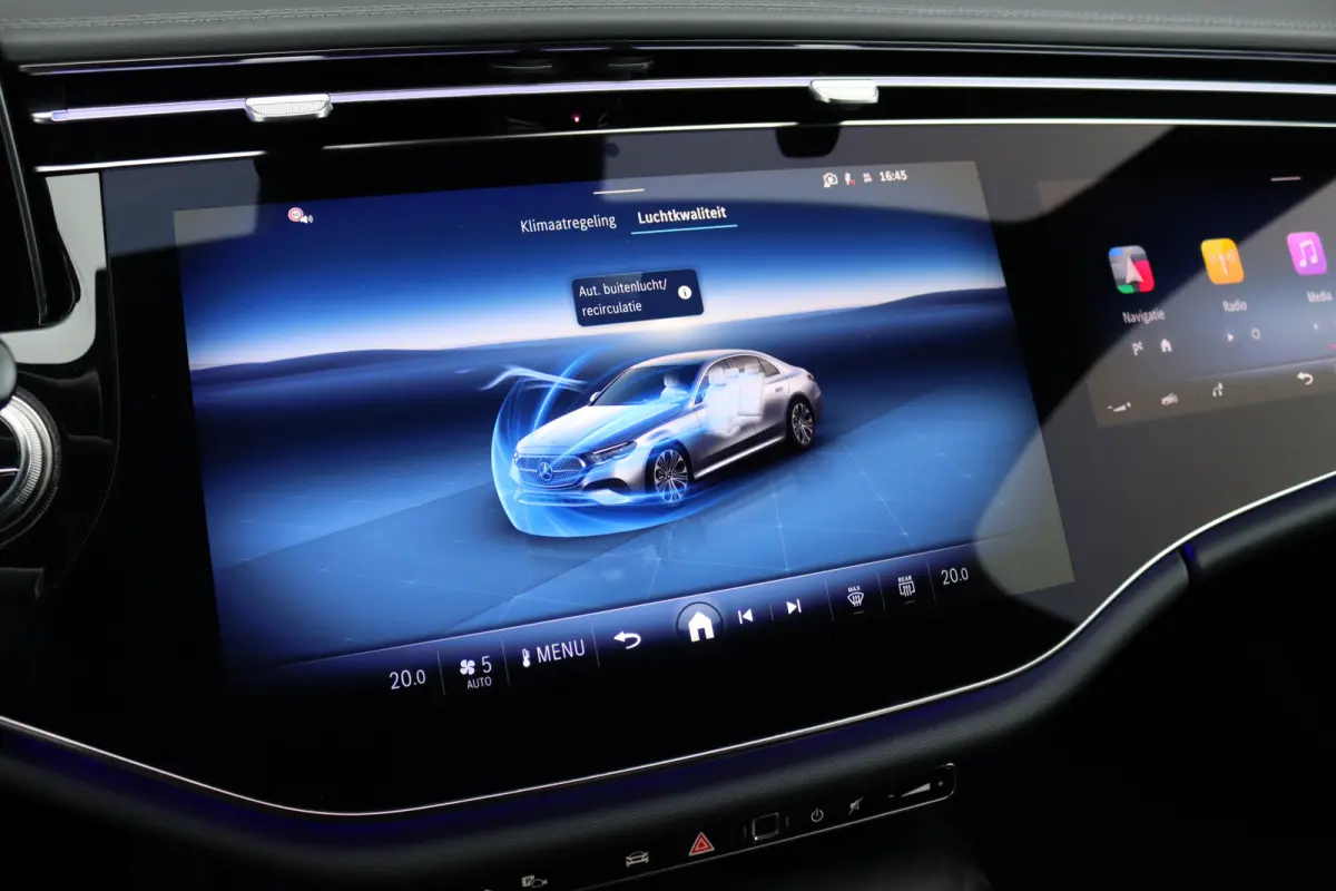 220 d AMG Line | Hyperscreen | Distronic | Memory | Surround Camera | Keyless Go | Verwarmd Stuurwiel | Digital Light | Nightpakket | Dodehoekassistent |