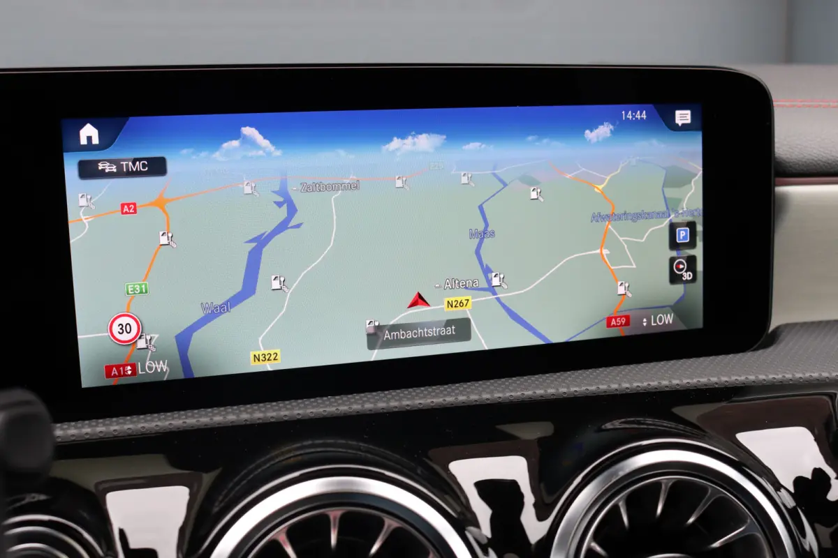 250 e AMG Line | Panoramadak | Distronic+ | Memory | HUD | Surround Camera | Keyless Go | Widescreen | Sfeerverlichting |