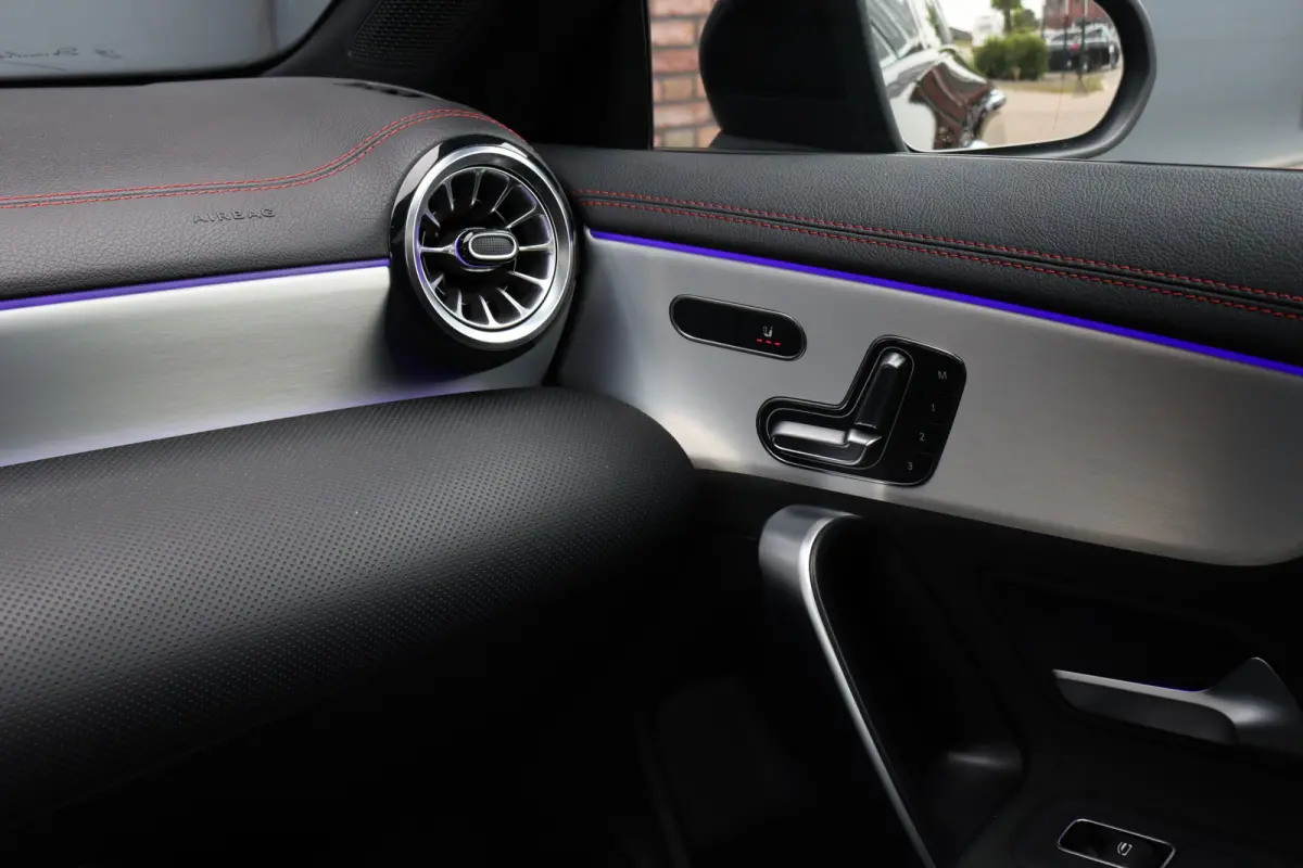 250 e AMG Line | Panoramadak | Distronic+ | Memory | HUD | Surround Camera | Keyless Go | Widescreen | Sfeerverlichting |